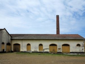 Sao Tomè, roça di Agua Izè, centrale caldaie a vapore, funzionante a legna: il vapore permetteva il funzionamento degli essiccatoi del cacao e delle unità di produzione dell olio di cocco e dell olio di palma    (2015)    (foto Giorgio Pagano)