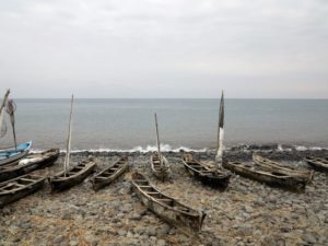 Santa Catarina, la spiaggia con le canoe dei pescatori